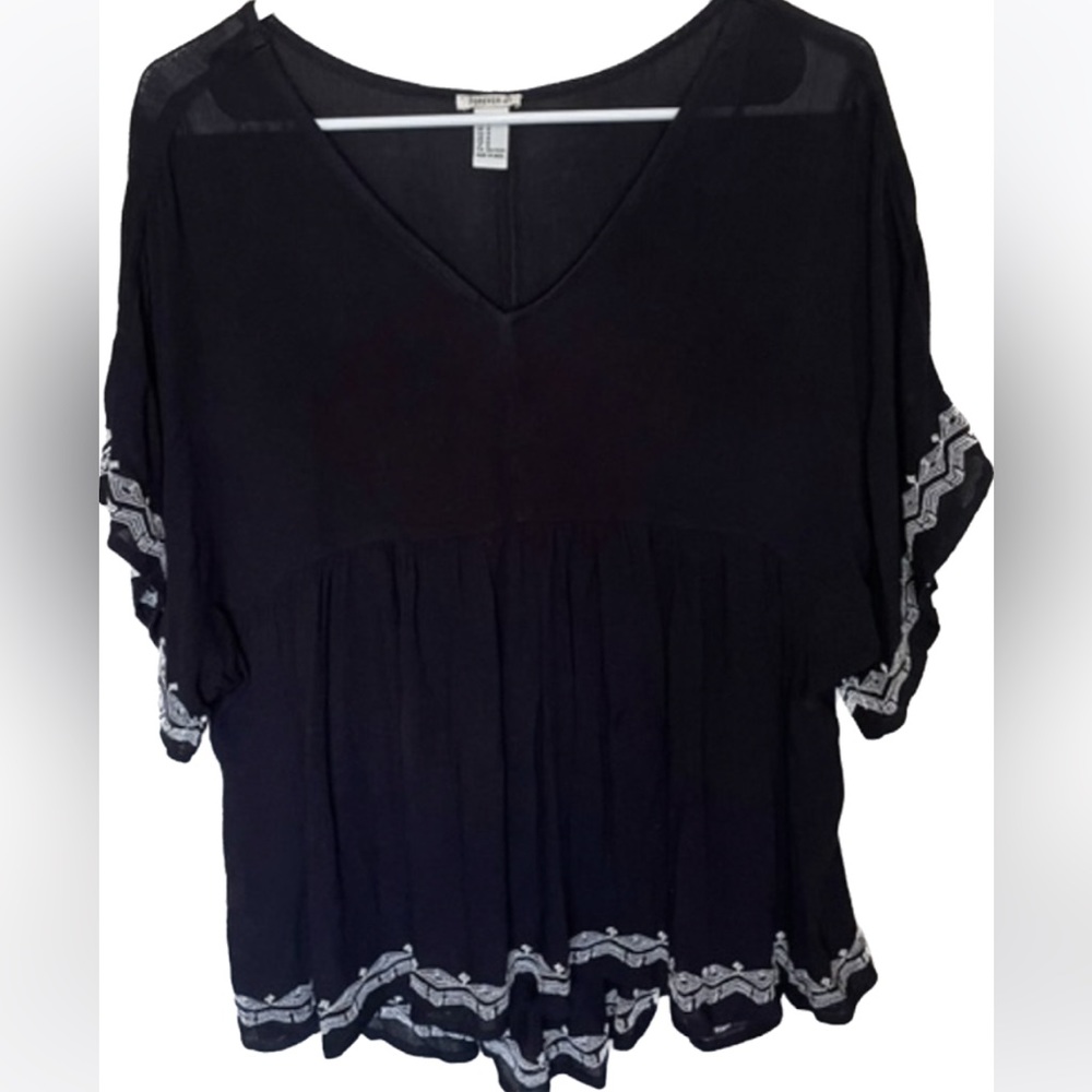 Forever 21 Embroidered babydoll top women’s size small